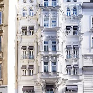 Zur Wiener Staatsoper Vienna