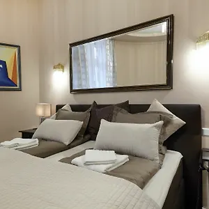  Apartment Urban Flats Center